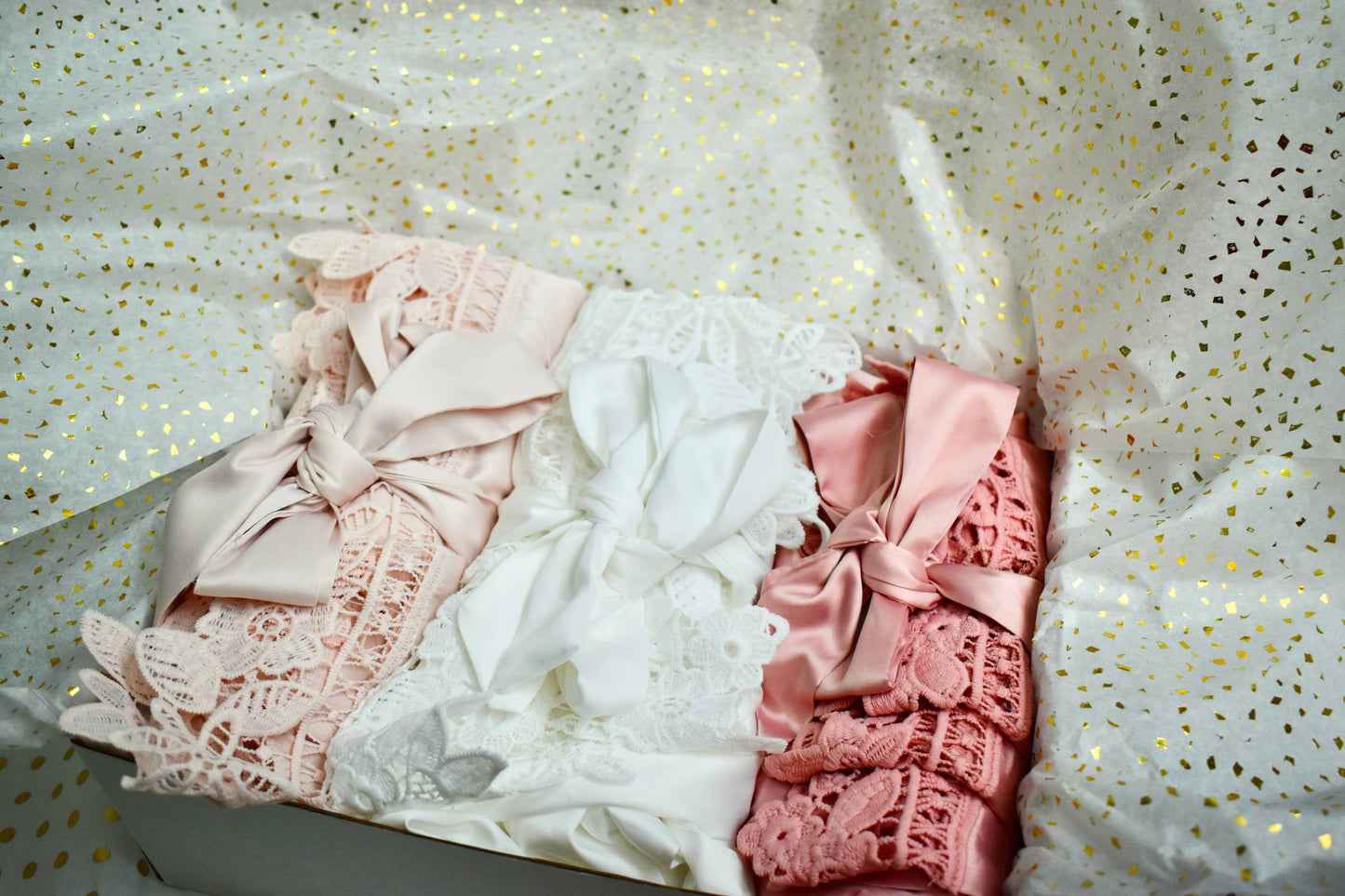 Beautiful Satin Robe w/lace trim
